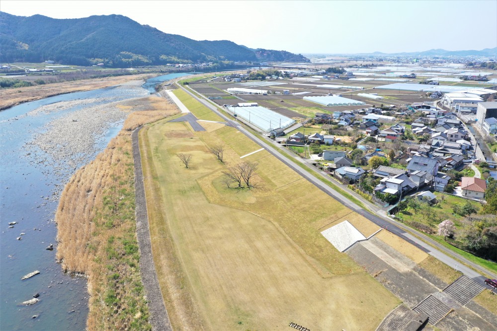 令和２－３年度　物部川小田島地区堤防築堤工事画像