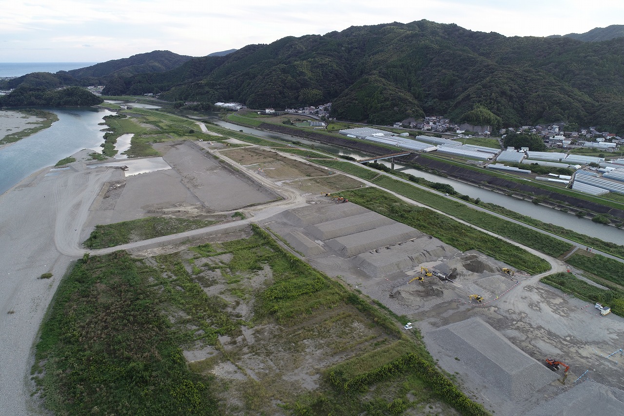 R5-6年度仁淀川用石地区河道掘削工事画像