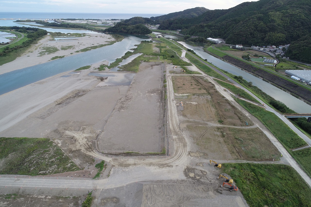 R5-6年度仁淀川用石地区河道掘削工事画像